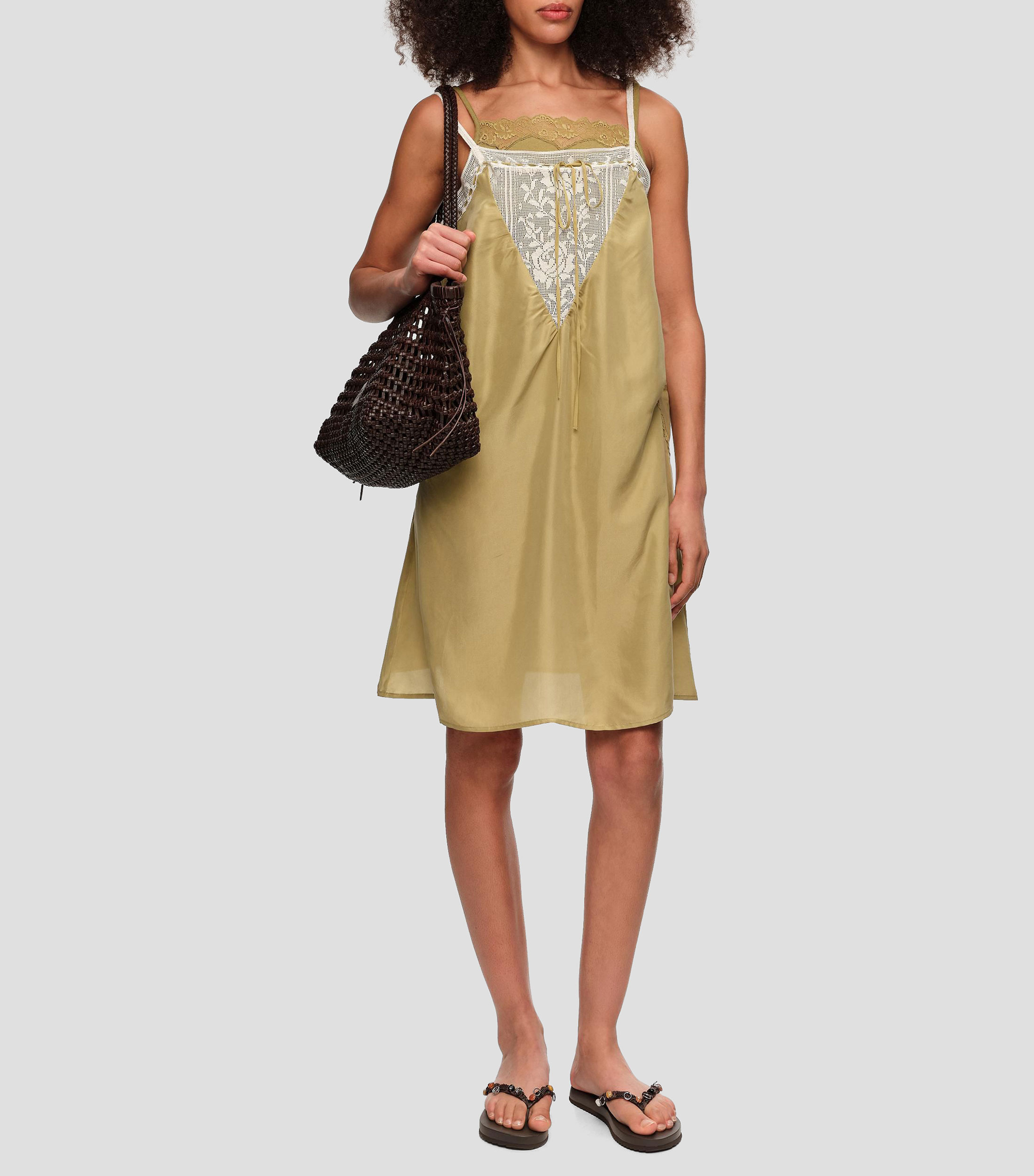 Vestido corto de seda con tirantes Mujer